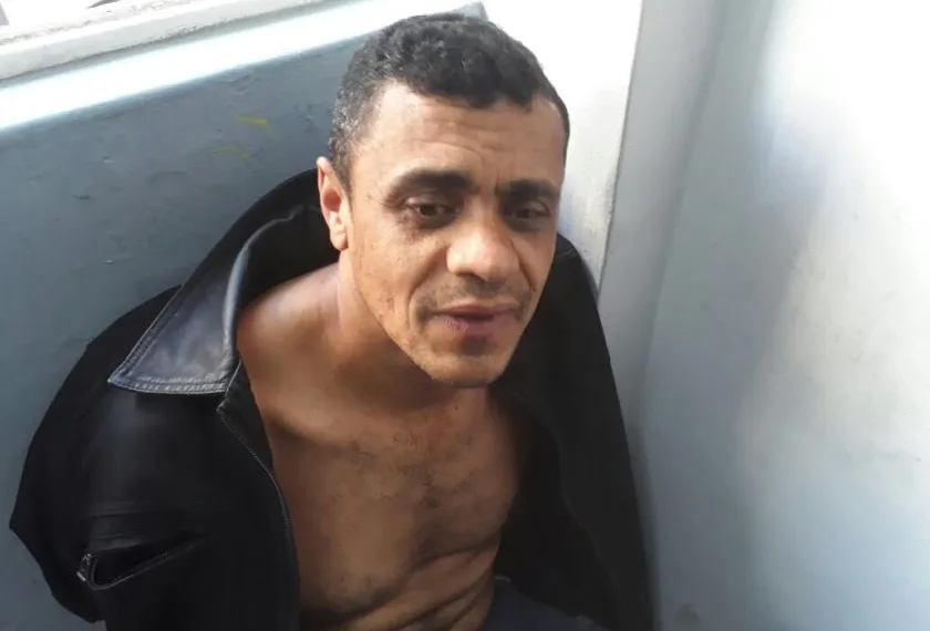 Defesa de homem que esfaqueou Bolsonaro não revela contratante