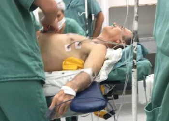 Bolsonaro passa por cirurgia: faca atingiu o fígado do candidato