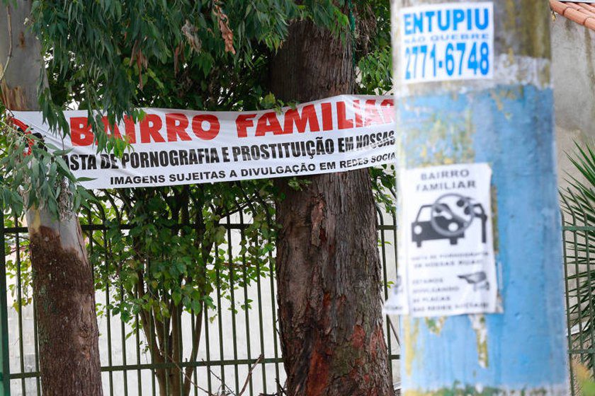 Deu ruim!! Moradores ameaçam expor clientes de prostitutas na internet