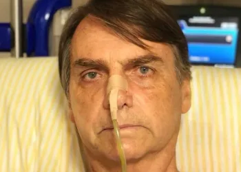 Bolsonaro faz transmissão ao vivo no Facebook neste domingo (16/9)