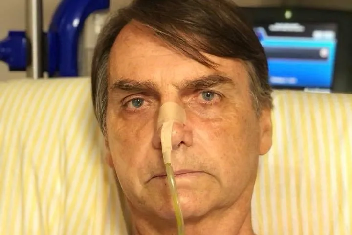 Bolsonaro faz transmissão ao vivo no Facebook neste domingo (16/9)