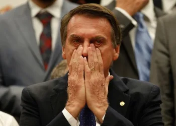 Após diagnóstico de infecção, Bolsonaro não terá alta nesta sexta