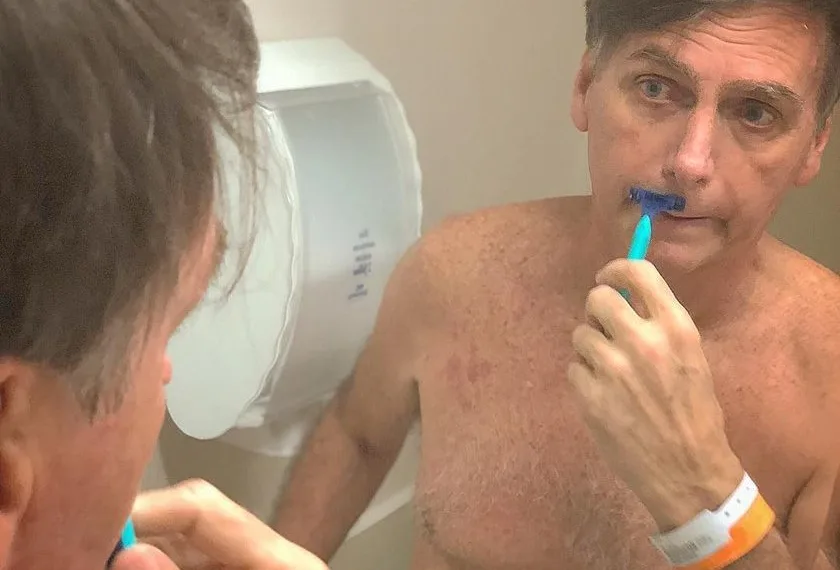 Bolsonaro aparece cuidando do visual: “Preparando para voltar à ativa”