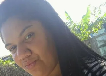 Homem é suspeito de atear fogo na namorada por conta de uma tatuagem