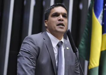 “Homossexual é como alcoólatra e corrupto”, dispara Cabo Daciolo