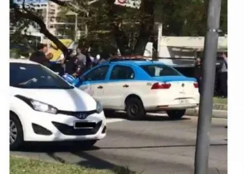 PM reage uma tentativa de assalto e mata suspeito na Zona Oeste!!