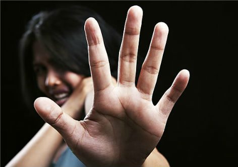 Em palestra na escola, criança escreve bilhete dizendo: “Eu já fui abusada pelo meu pai, posso denunciar?”