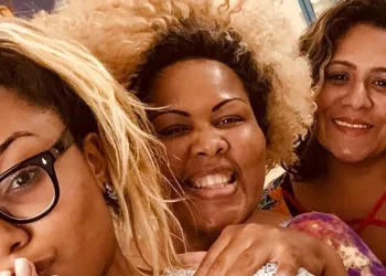 CANTORA É DIAGNOSTICADA COM CANCER