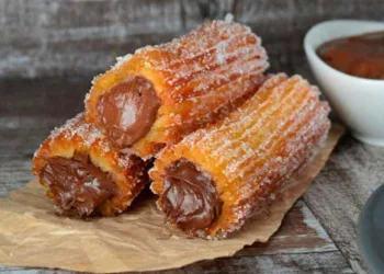 Criança pega celular da mãe e usa aplicativo para pedir 110 churros