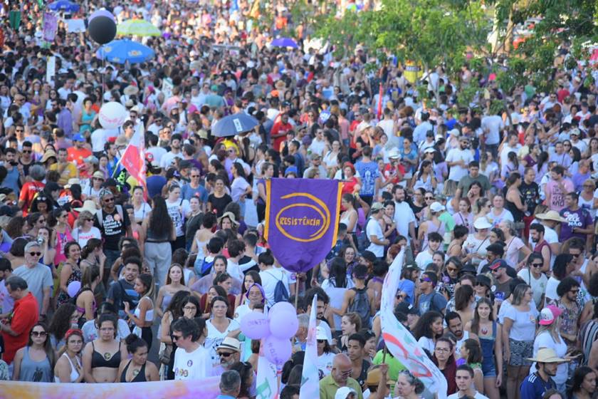 Veja os cartazes mais engraçados das manifestações contra Bolsonaro