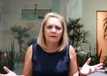 VÍDEO: ex-mulher de Bolsonaro nega ter sido ameaçada e elogia deputado