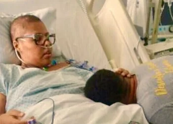 Com câncer, Cantora do Fat Family, volta para a UTI