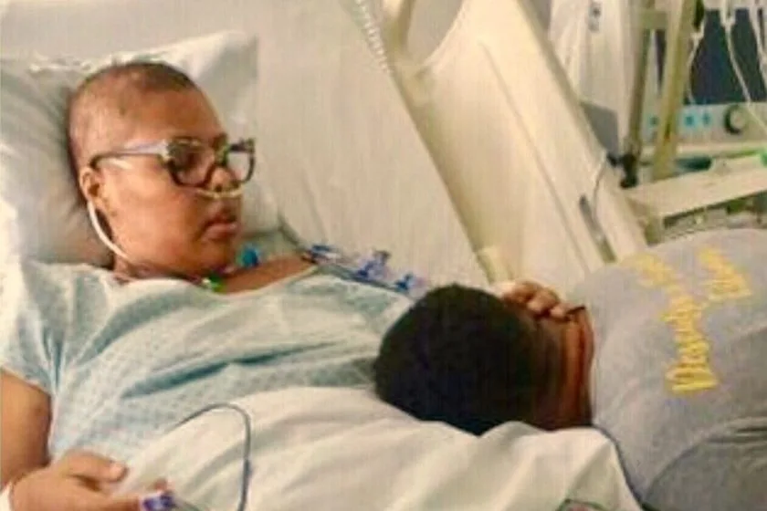 Com câncer, Cantora do Fat Family, volta para a UTI