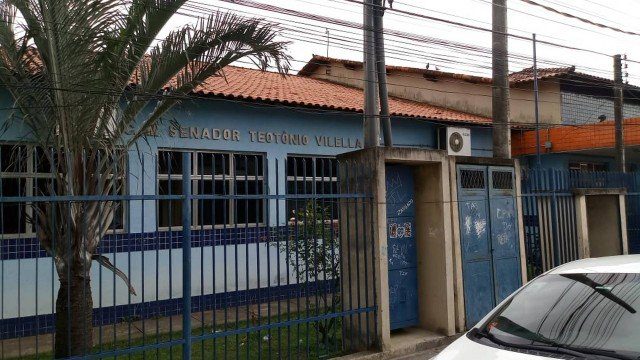 Alunos provocam incêndio em escola de Itaguaí
