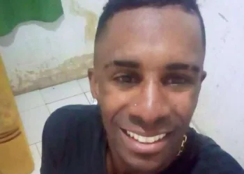 Jovem é confundido com miliciano e fica 15 dias na cadeia