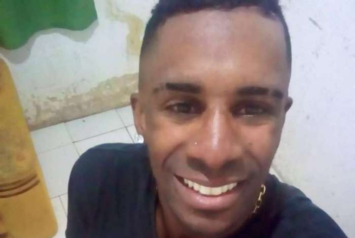 Jovem é confundido com miliciano e fica 15 dias na cadeia