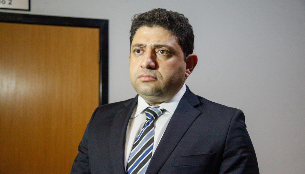 Advogado é preso por bater e tentar enforcar juiz durante audiência