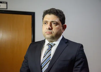 Advogado é preso por bater e tentar enforcar juiz durante audiência