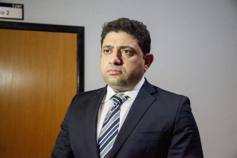 Advogado é preso por bater e tentar enforcar juiz durante audiência