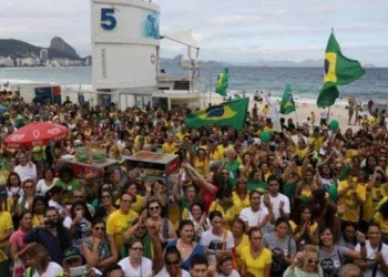 Manifestantes fazem atos a favor de Jair Bolsonaro em pelo menos 14 cidades