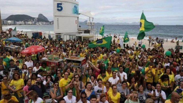 Manifestantes fazem atos a favor de Jair Bolsonaro em pelo menos 14 cidades