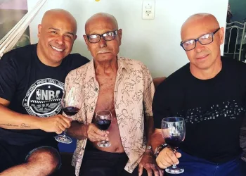 PAI DE CANTOR SOFRE AVC E ESTÁ EM ESTADO GRAVE!!