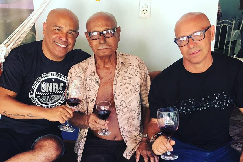 PAI DE CANTOR SOFRE AVC E ESTÁ EM ESTADO GRAVE!!