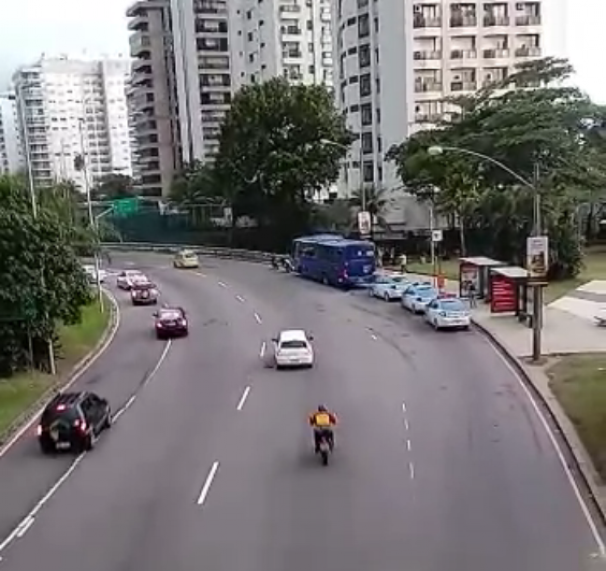 PM reage a assalto a ônibus e fere dois bandidos no RJ