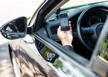 Motorista do Uber é presa após esfaquear mulher que vomitou no carro