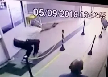 PM aposentado atira em bandido durante assalto a lotérica (video)