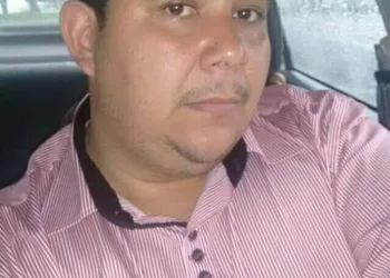 Taxista é assassinado por casal em assalto e suspeito é linchado e morto por grupo de taxistas