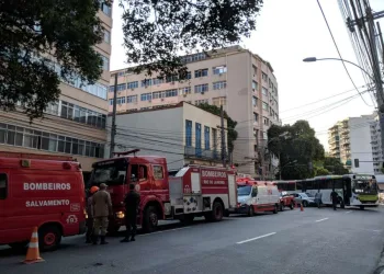 Laje de hospital despenca, mata um e fere outro no RJ