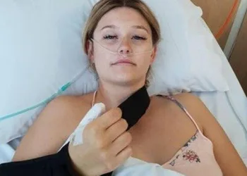 Jovem sofre amputação de parte de polegar por causa do vício de roer unhas