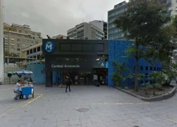 Jovem perde a perna após ser empurrado para os trilhos do metrô em assalto no RJ!!
