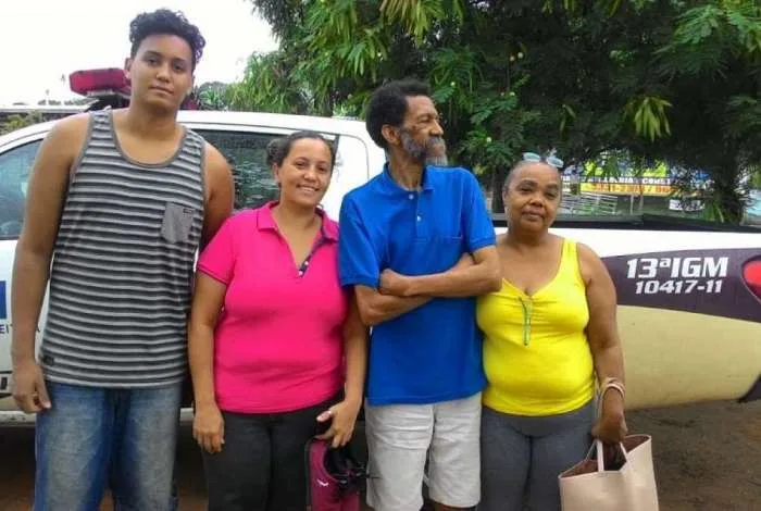 Guardas municipais ajudam idoso com Alzheimer a reencontrar família em Campo Grande!!