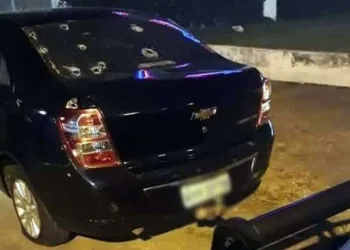 Bandidos trocam tiros com a polícia e roubam carro para fuga em Bairro na Zona Oeste!!