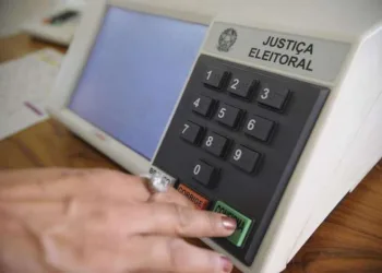 Revólver usado por eleitor na urna é falso