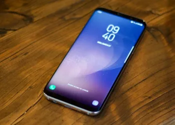 4 motivos por que nunca valeu tanto a pena comprar um celular do ano passado