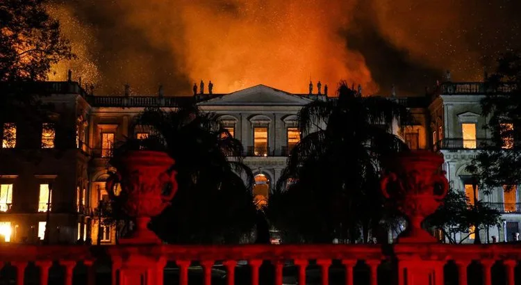 Incêndio que destruiu 90% do Museu Nacional completa um mês