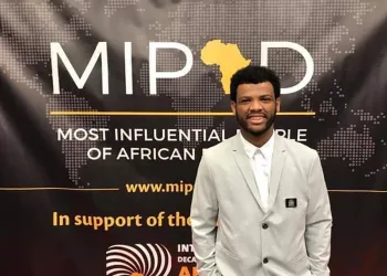 Fundador de jornal no Complexo do Alemão ganha prêmio em Nova York