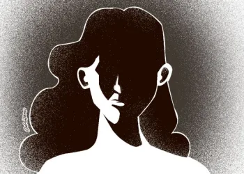 Mãe morre asfixiada pela filha e pelo genro em Petrópolis