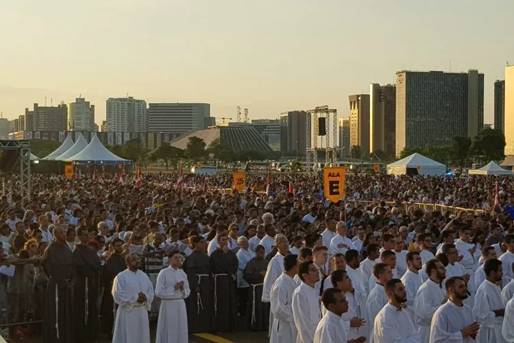 Missa de Nossa Senhora Aparecida chama fiéis à Esplanada dos Ministérios