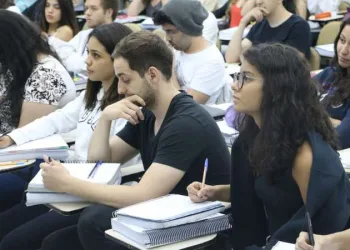 Aos 20 anos, Enem se consolida como a maior prova do país, mas deve mudar