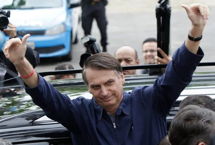 Bolsonaro anuncia nomes de três ministros em eventual governo