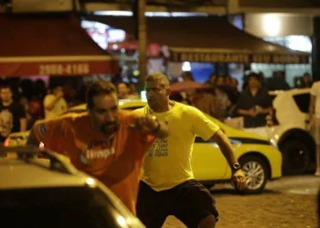 Apoiadores de Bolsonaro e Haddad saem no tapa no RJ!!