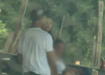 Mesmo preso, goleiro Bruno é flagrado com mulheres e cerveja na cadeia…