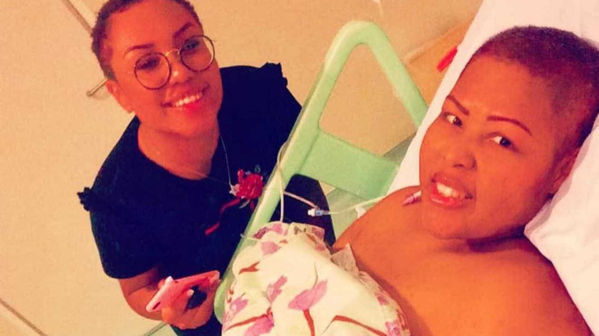 Cantora sai do coma após 19 dias!!!