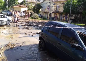 CAOS E DESTRUIÇÃO EM CAMPO GRANDE!! ADUTORA DA CEDAE SE ROMPE!!  (FOTOS)