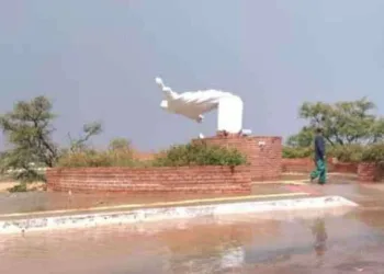 Chuva forte derruba estátua de Cristo e provoca estragos no Norte de Minas