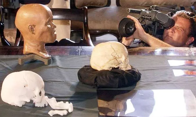 Crânio de Luzia é encontrado em meio aos escombros do Museu Nacional